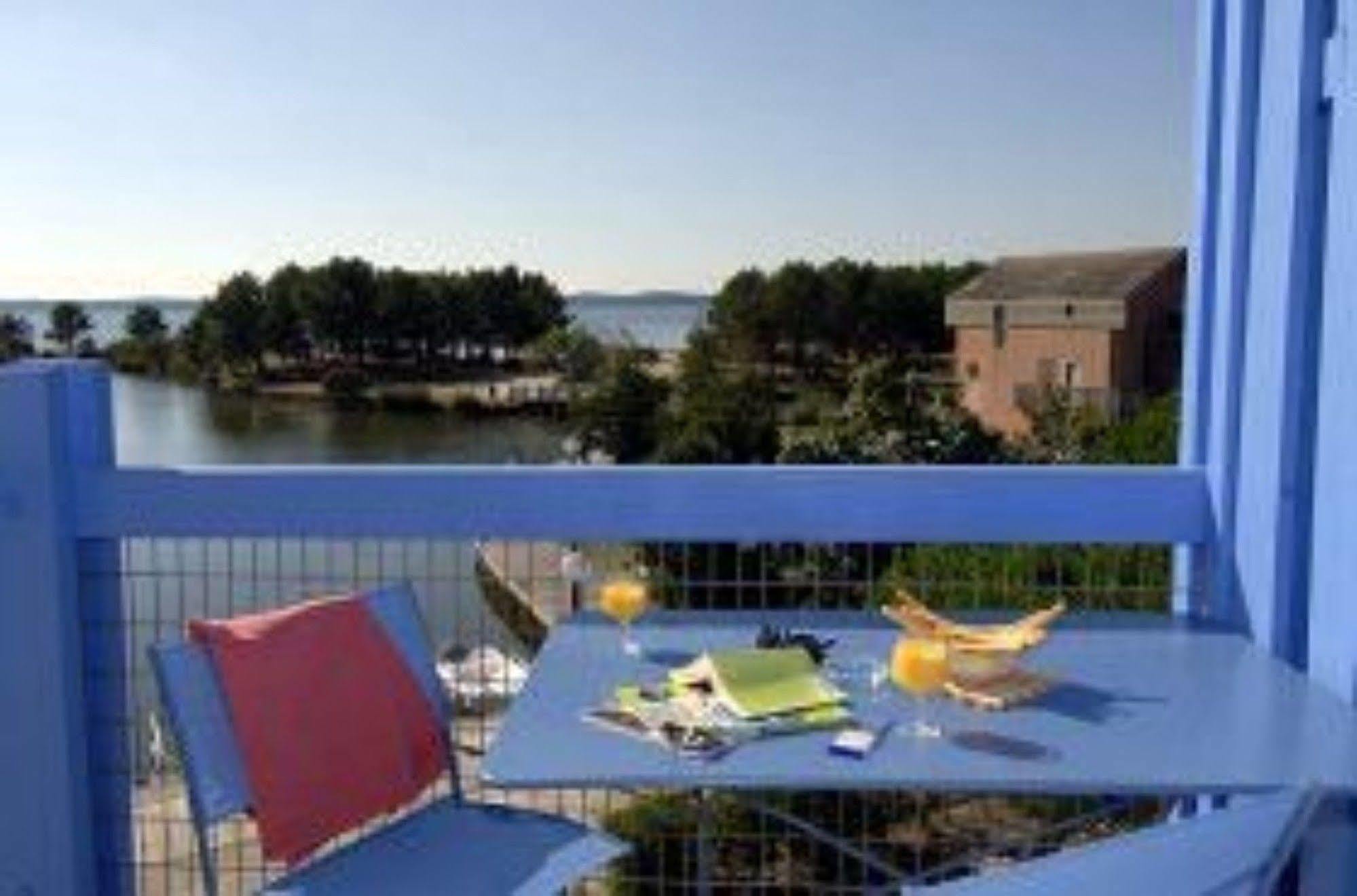 Residence Odalys Du Port Hourtin Exterior foto